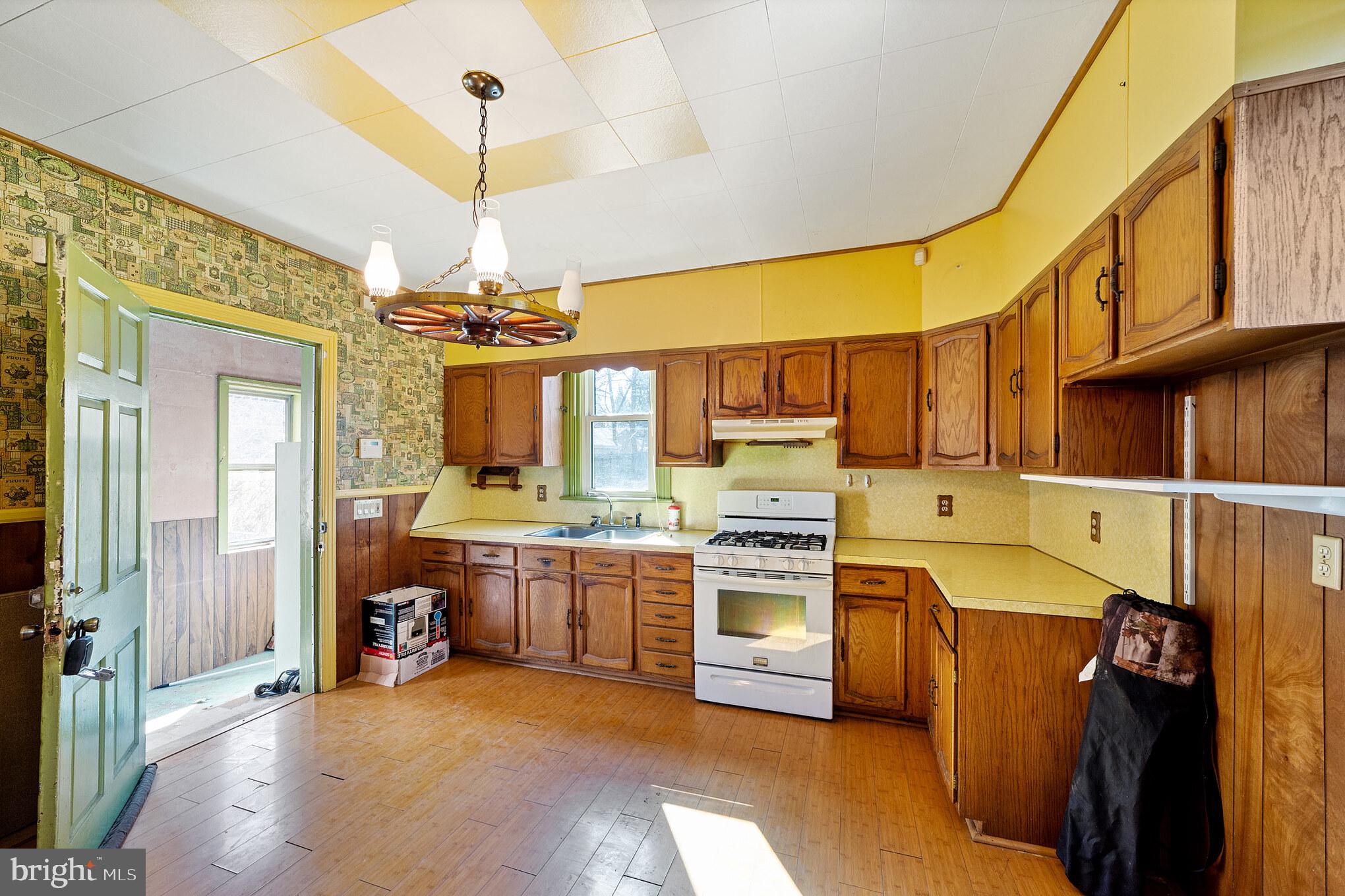 232 Nutt Road Phoenixville, PA 19460 - Photo 7 of 26 Kitchen