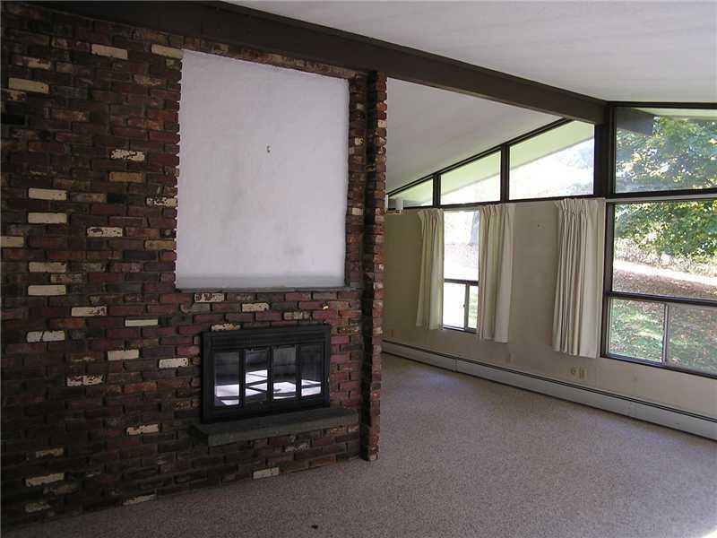 338 Main Road Eddington, ME 04428 - Photo 7 of 35 Living Room.