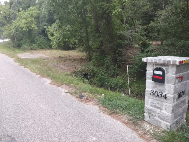 a sign that is on the side of the road