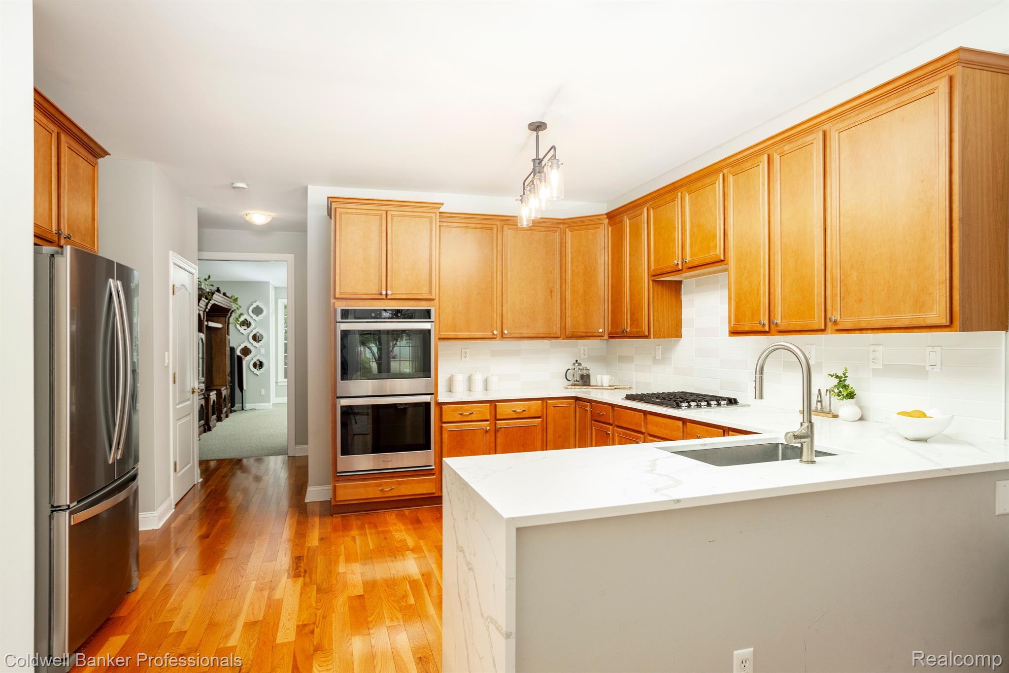 24876 Reeds Pointe Drive Novi, MI 48374 - Photo 13 of 40 Kitchen with stainless appliances