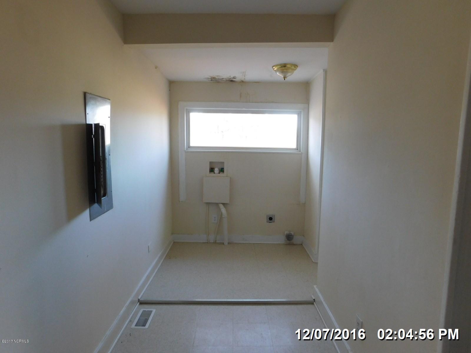 1344 Institute Road Kinston, NC 28504 - Photo 3 of 9 24 LAUDRY AREA IN HALLWAY