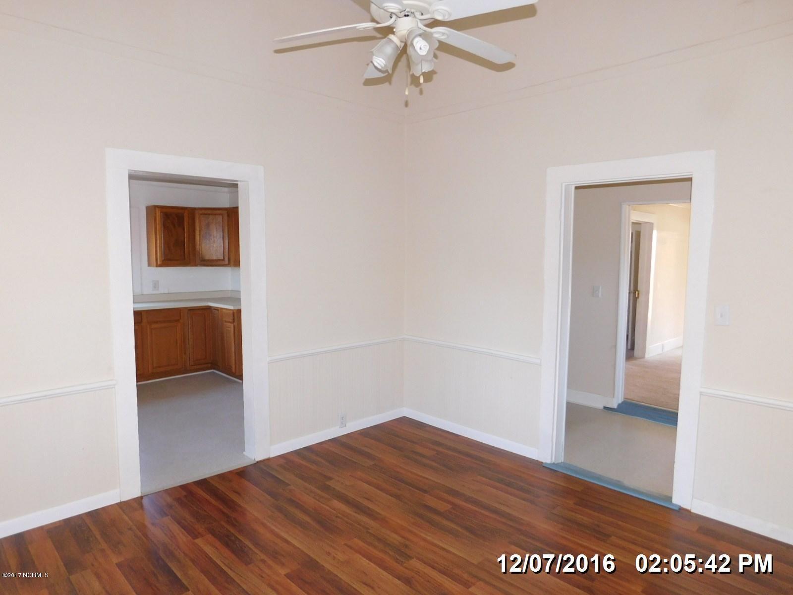1344 Institute Road Kinston, NC 28504 - Photo 4 of 9 31 DINING ROOM