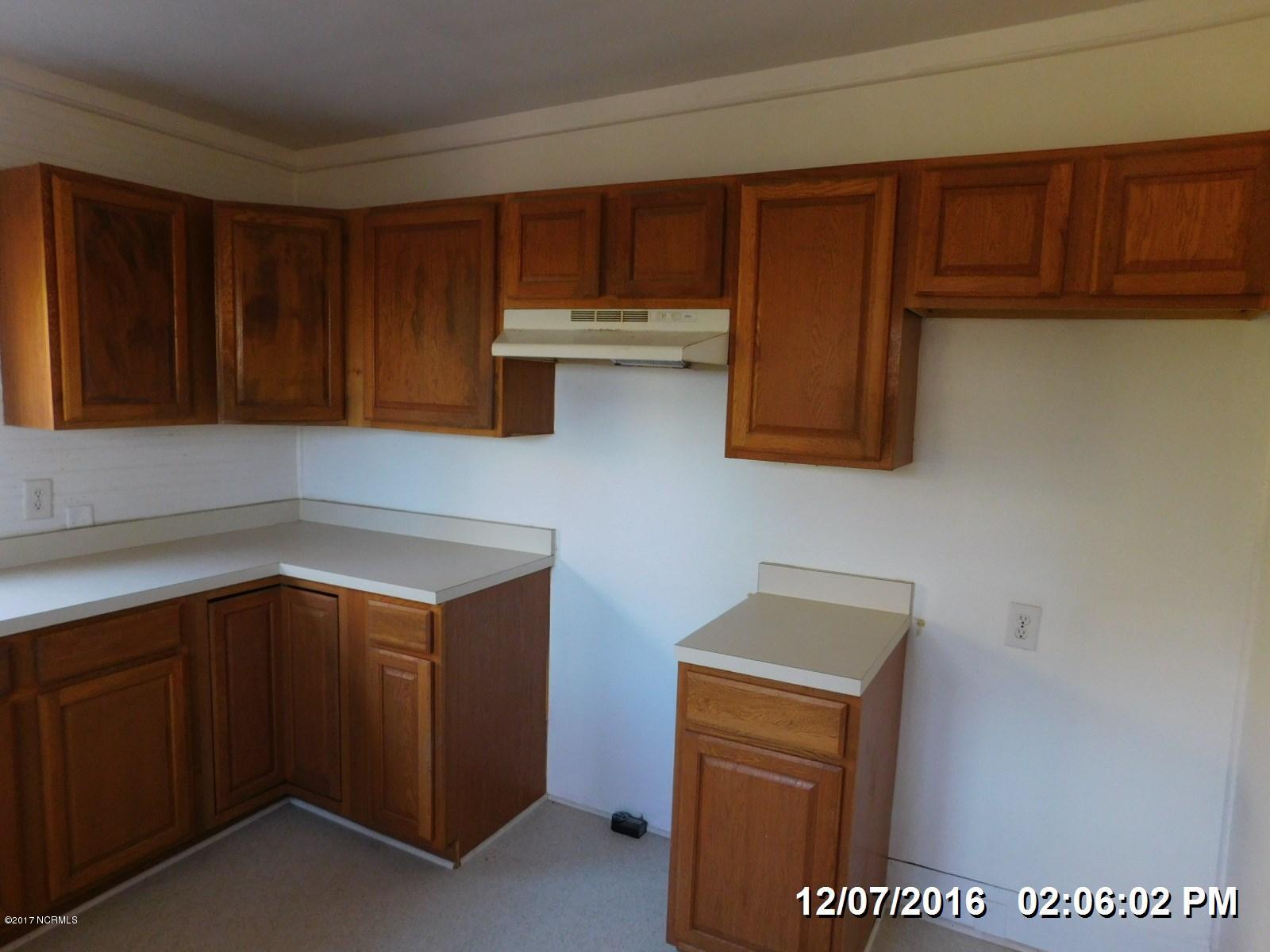 1344 Institute Road Kinston, NC 28504 - Photo 6 of 9 34 KITCHEN