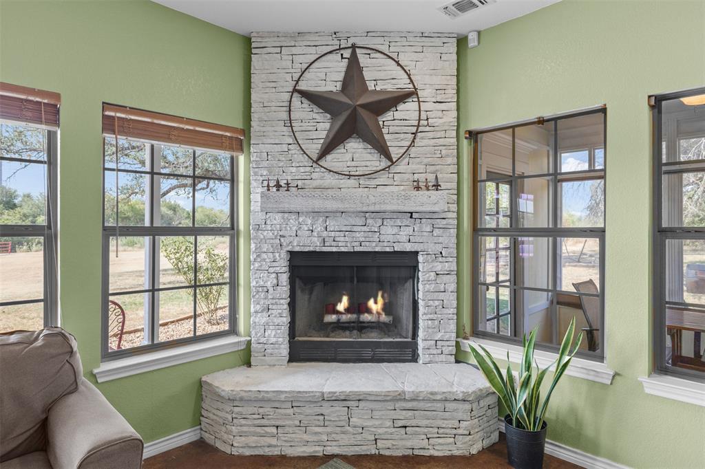 325 Bolton Road Granbury, TX 76049 - Photo 15 of 39 Gallery Image 15