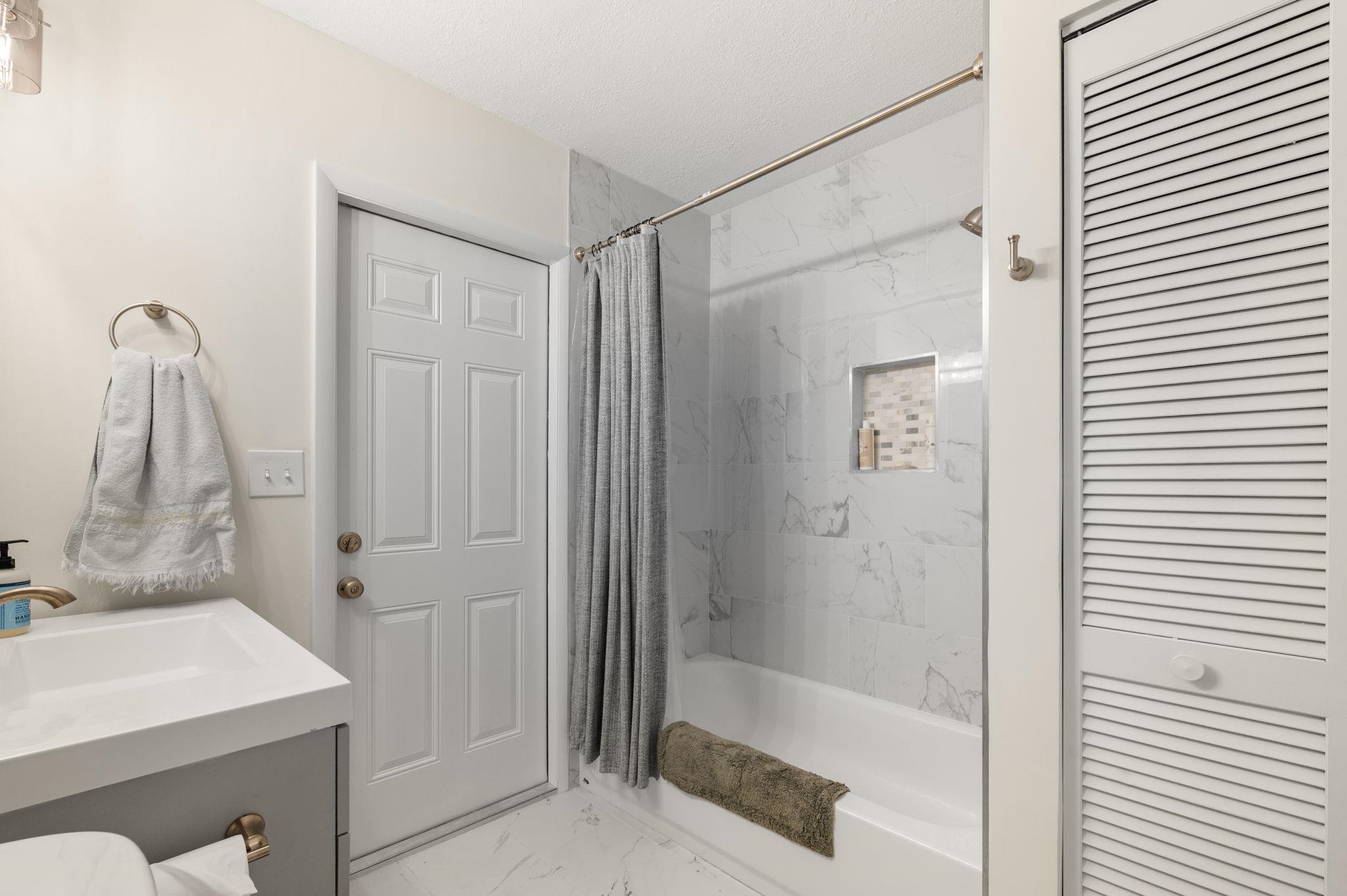 507 Gentian Road St. Augustine, FL 32086 - Photo 35 of 82 a bathroom with a sink a shower and a mirror