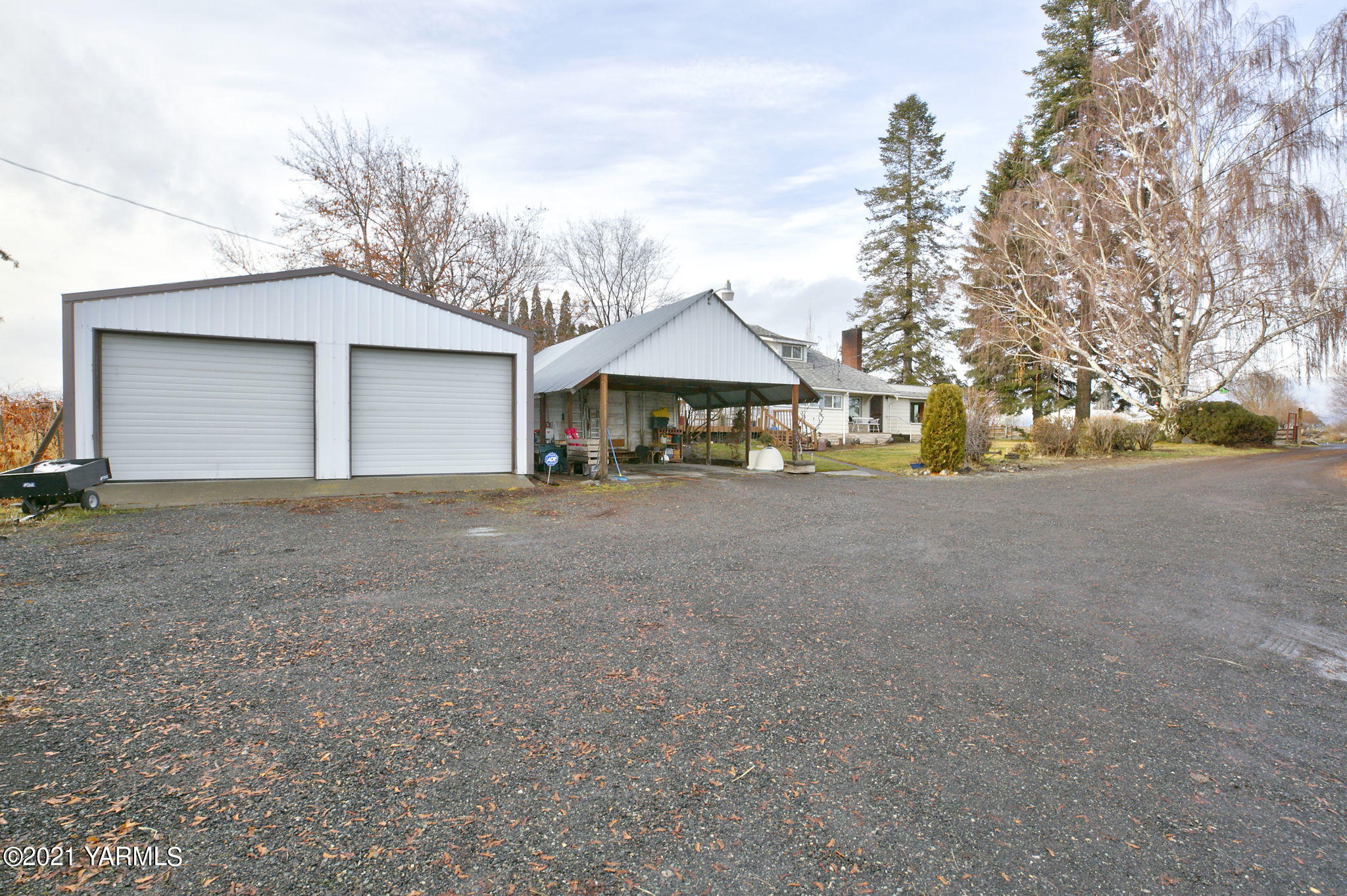 3 Garage Parking
