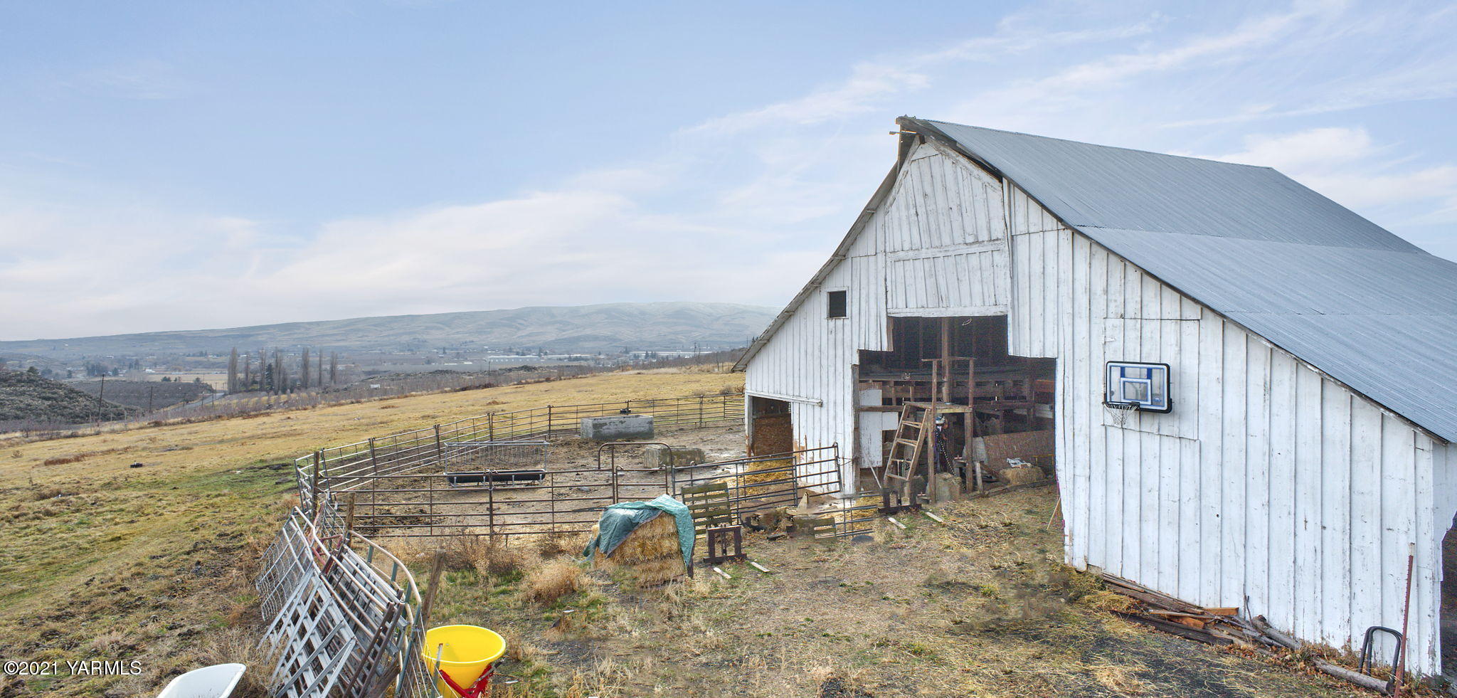 6 Barn View