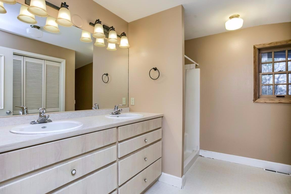 247 West Valley View Road Talent, OR 97540 - Photo 20 of 33 Master bath