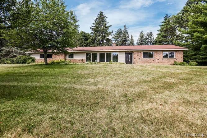 4448 Squirrel Road Bloomfield Hills, MI 48304 - Photo 1 of 26 thib22.jpg