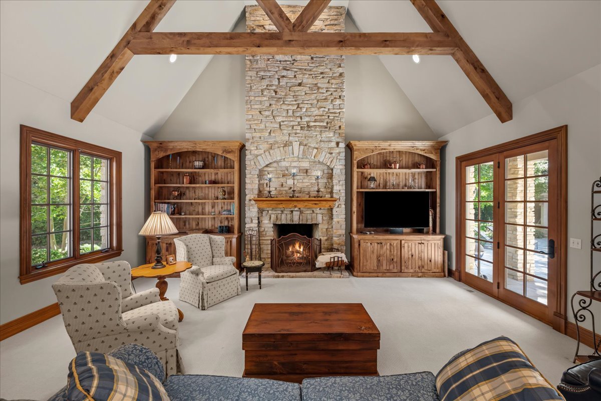 33W551 Hub Road Wayne, IL 60184 - Photo 8 of 62 Gallery Image 8