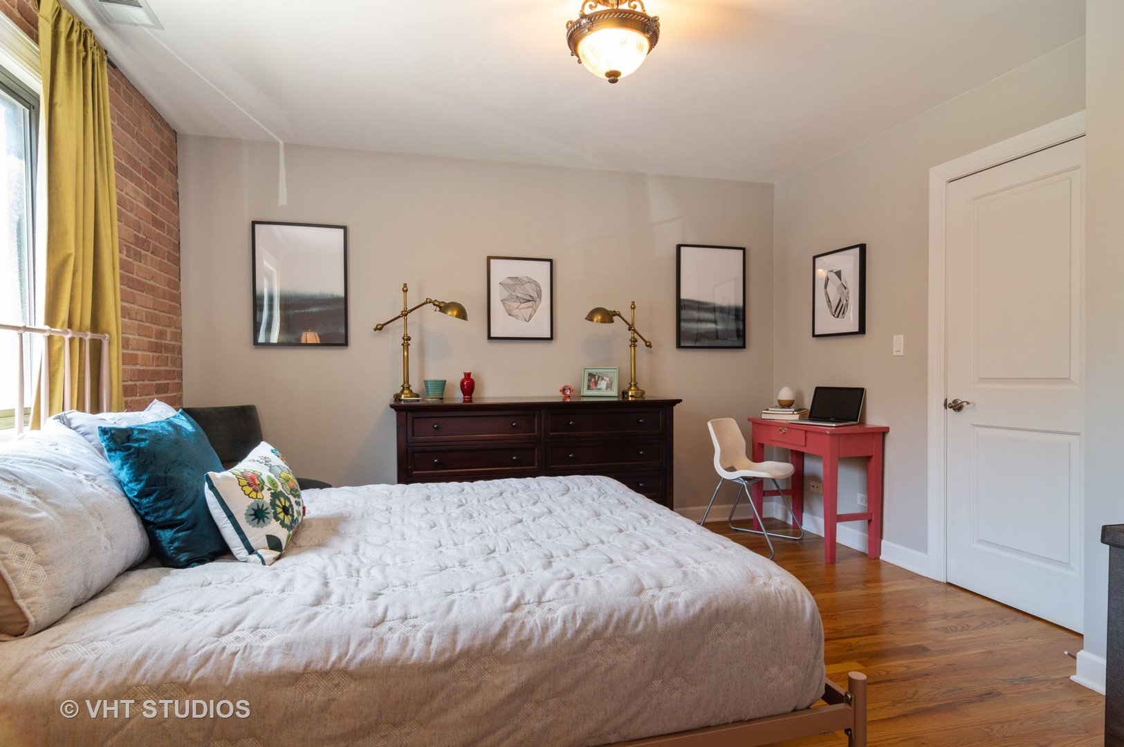 711 West Melrose Street, Unit B2 Chicago, IL 60657 - Photo 14 of 22 a bedroom with a bed and a table in it