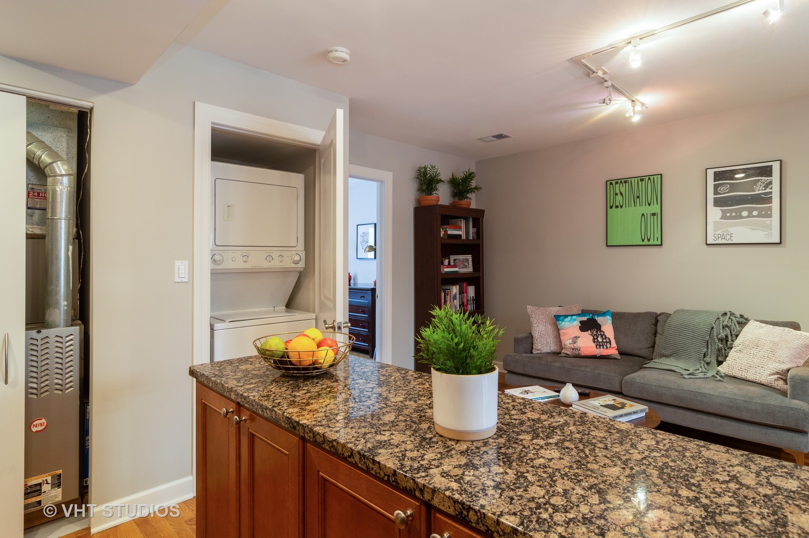 711 West Melrose Street, Unit B2 Chicago, IL 60657 - Photo 17 of 22 a living room with furniture and wooden floor