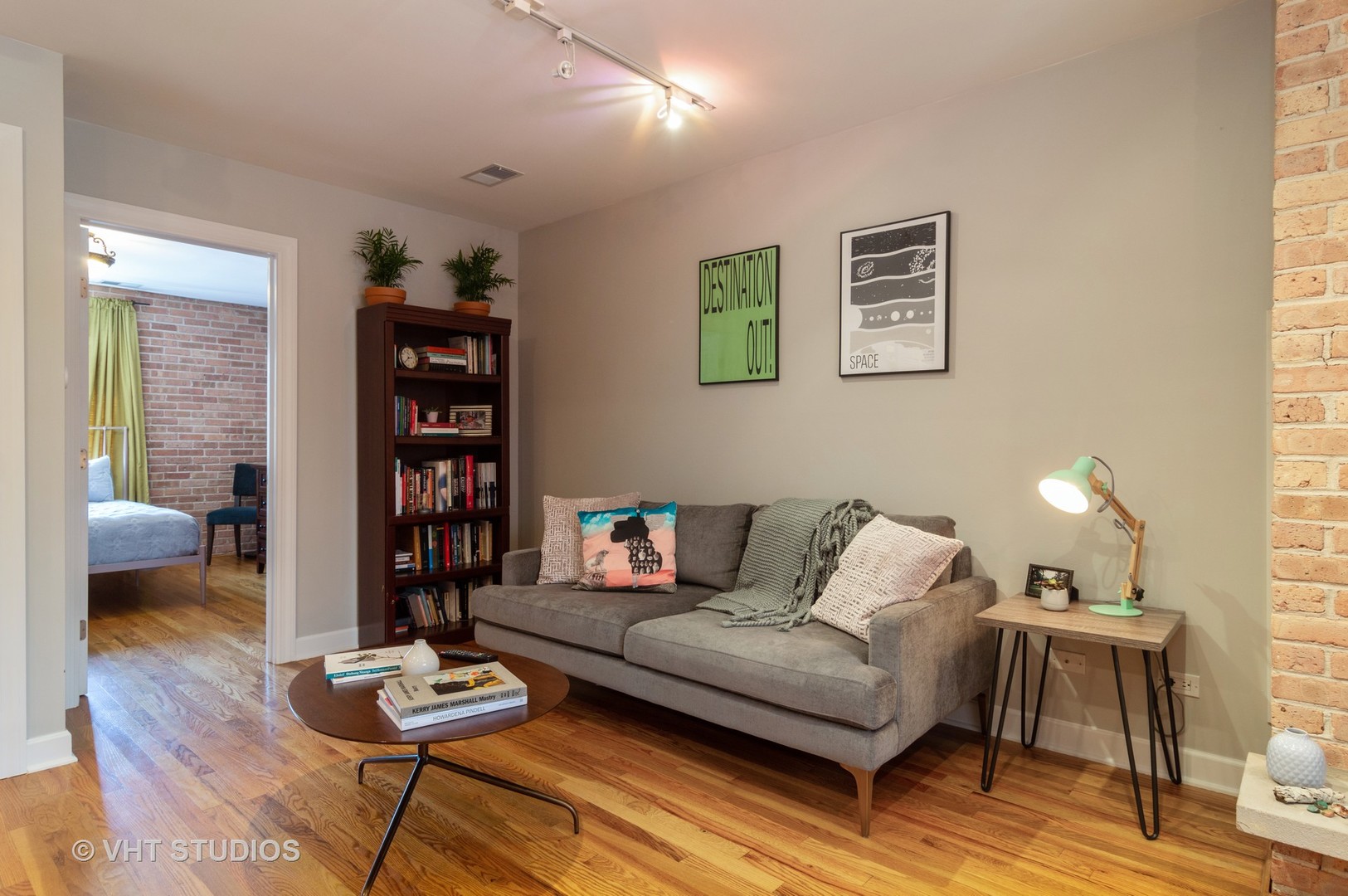 711 West Melrose Street, Unit B2 Chicago, IL 60657 - Photo 5 of 22 a living room with furniture and a book shelf
