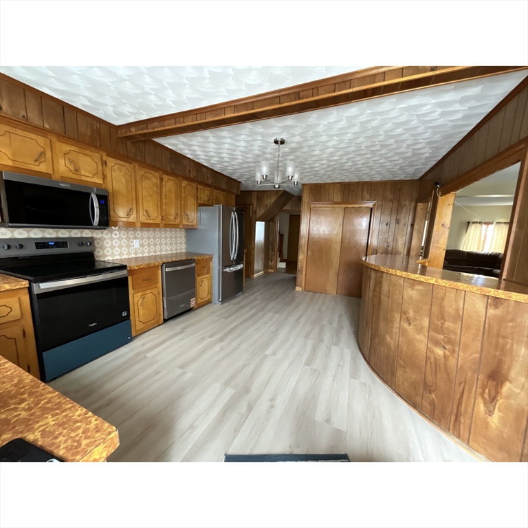 198 John Street Fall River, MA 02721 - Photo 4 of 10