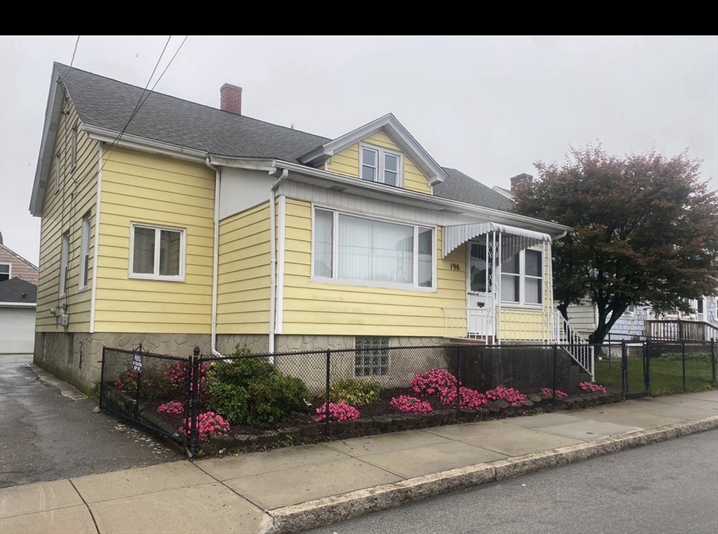 198 John Street Fall River, MA 02721 - Photo 7 of 10