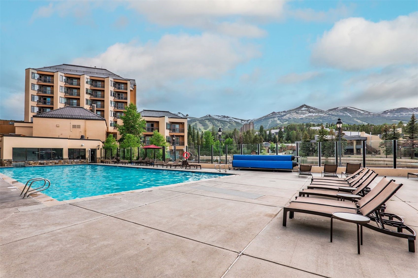 600 Columbine Road, Unit 5305 Breckenridge, CO 80424 - Photo 33 of 36 a backyard of a house with barbeque oven table and chairs