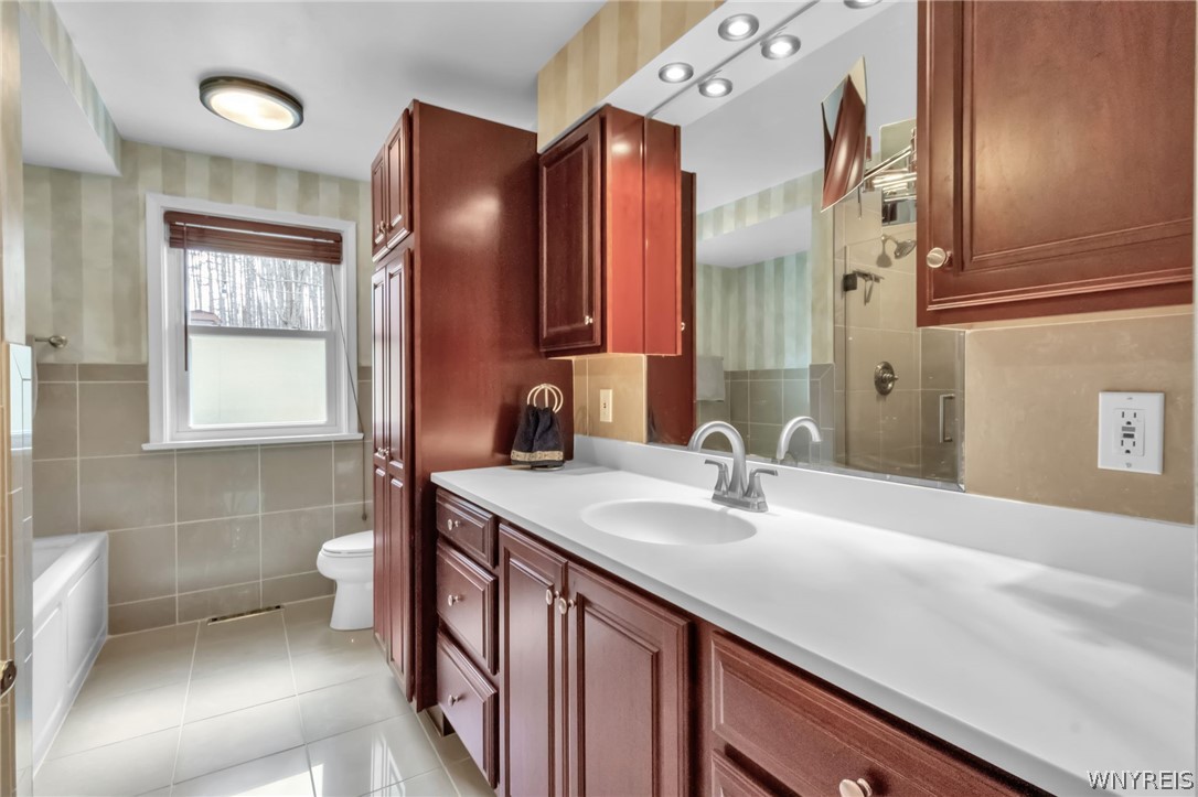 6905 Powers Road Orchard Park, NY 14127 - Photo 20 of 41 Full bathroom