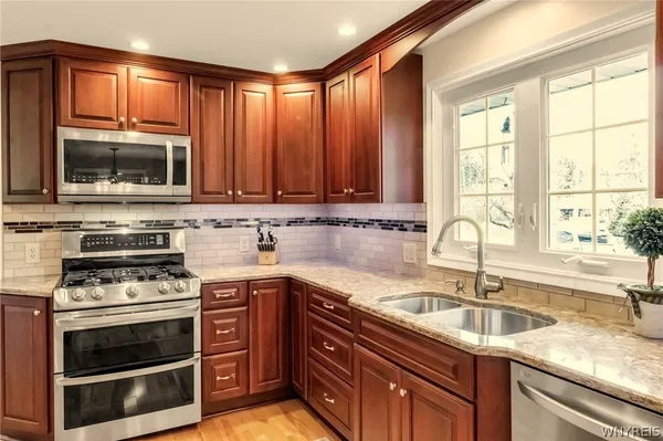 $469,900 | 6905 Powers Road, Orchard Park, NY 14127