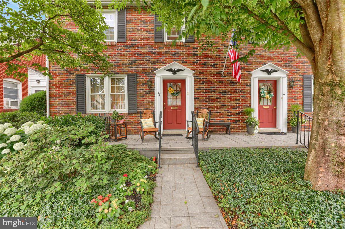 43 East Lemon Street Lititz, PA 17543 - Photo 3 of 27 a front view of a house with garden
