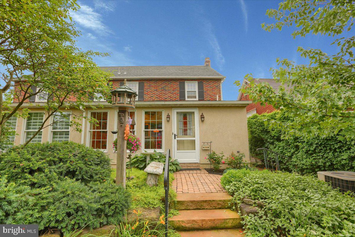 43 East Lemon Street Lititz, PA 17543 - Photo 6 of 27 front view of a house with a yard