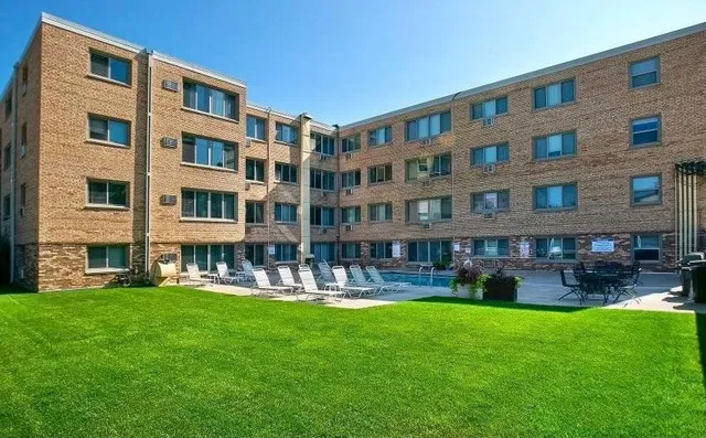 $175,000 | 2727 West 43rd Street, Unit 102, Minneapolis, MN 55410