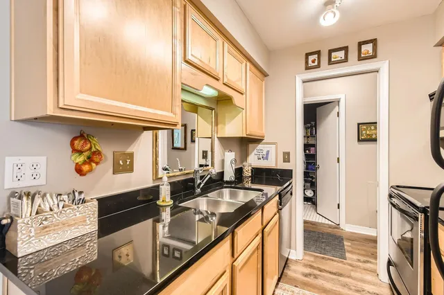 $175,000 | 2727 West 43rd Street, Unit 102, Minneapolis, MN 55410