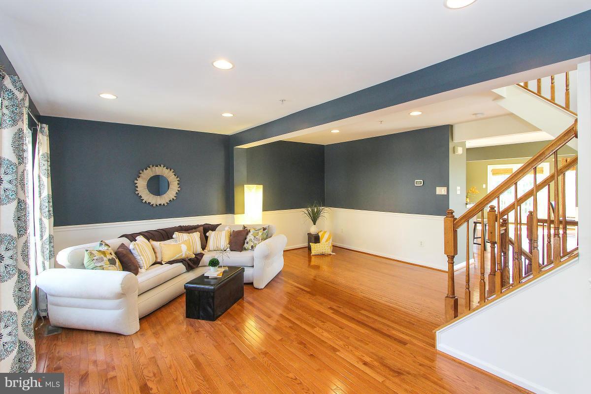 4606 Ripley Manor Terrace Olney, MD 20832 - Photo 11 of 30 Living Room