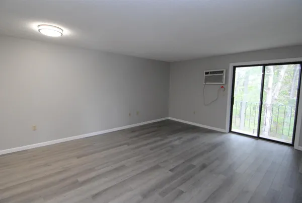 $1,875 | 3 Knights Bridge Drive, Unit 301, Nashua, NH 03063