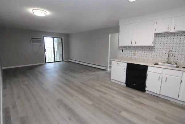 $1,875 | 3 Knights Bridge Drive, Unit 301, Nashua, NH 03063