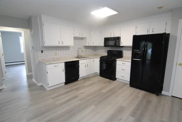 $1,875 | 3 Knights Bridge Drive, Unit 301, Nashua, NH 03063