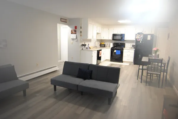 $1,875 | 3 Knights Bridge Drive, Unit 301, Nashua, NH 03063