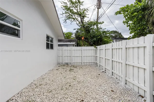 $2,400 | 55 Southwest 13th Street, Unit A, Dania Beach, FL 33004