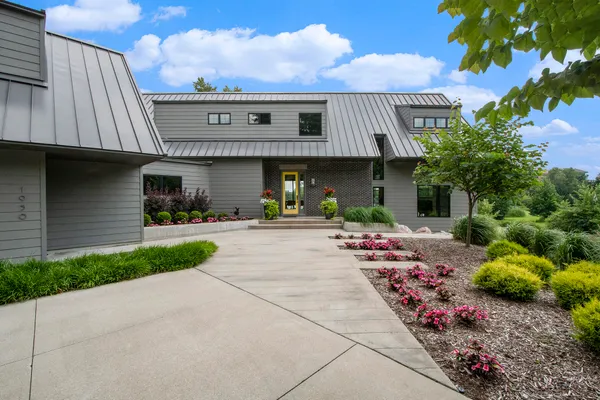 $2,875,000 | 1950 Robinson Road Southeast, East Grand Rapids, MI 49506