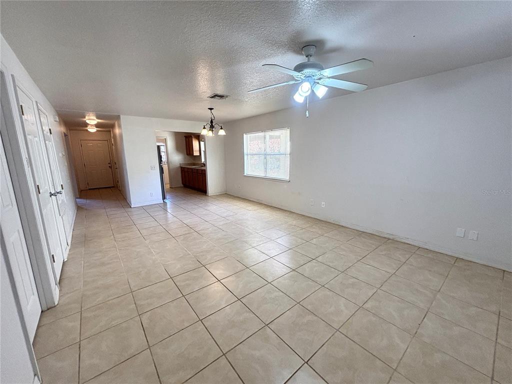 531 Carlisle Avenue Altamonte Springs, FL 32714 - Photo 4 of 18 a view of a livingroom with a ceiling fan and window