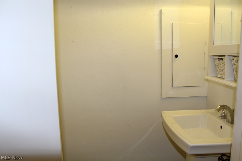 13401 Sperry Road Chesterland, OH 44026 - Photo 16 of 25 Half bath off upstairs hall