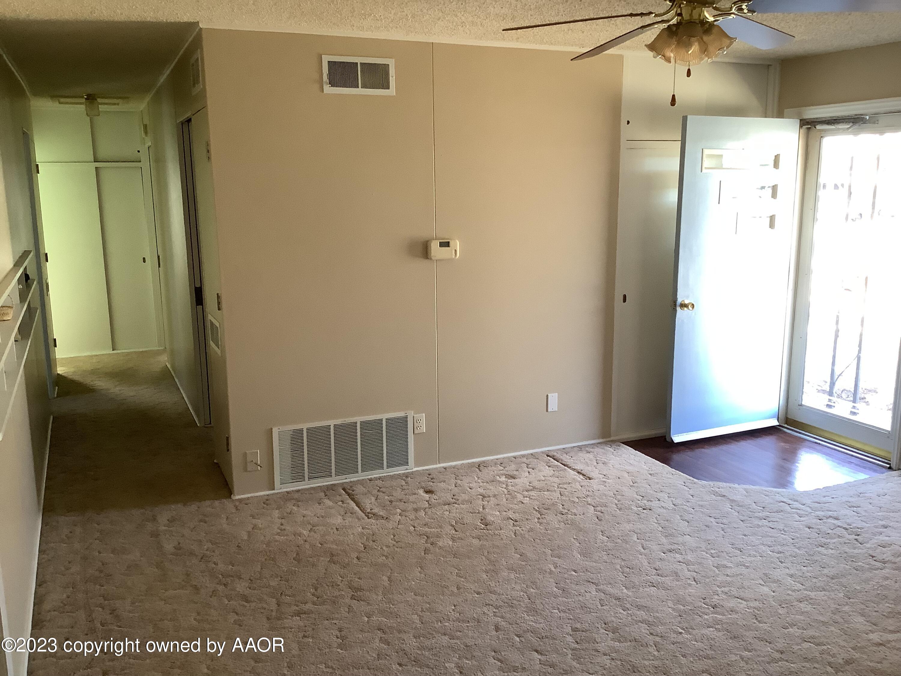 4305 Crockett Street Amarillo, TX 79110 - Photo 3 of 29 Living Room View 1