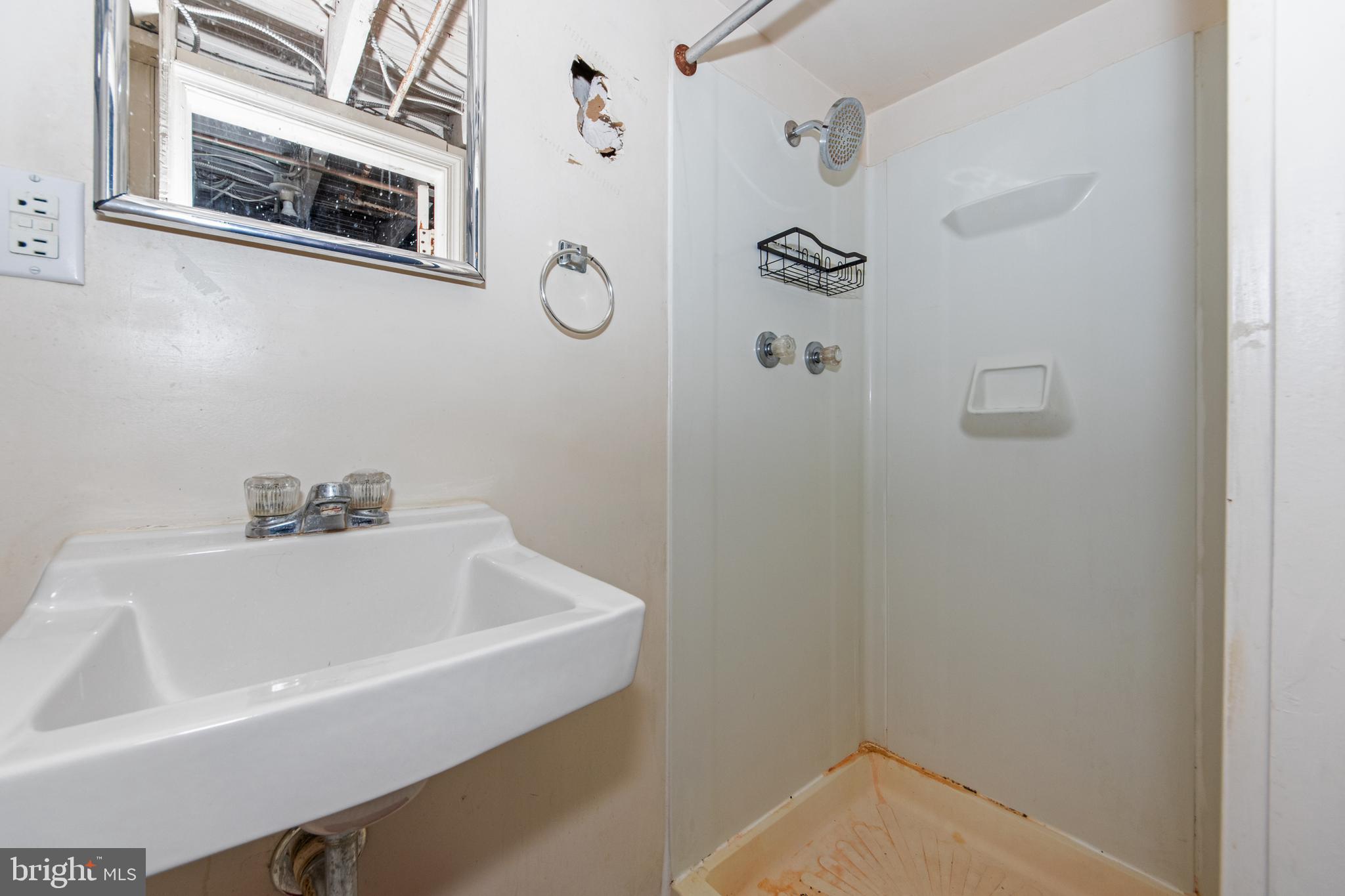 1014 Independence Avenue Southeast Washington, DC 20003 - Photo 39 of 51 a bathroom with a bathtub