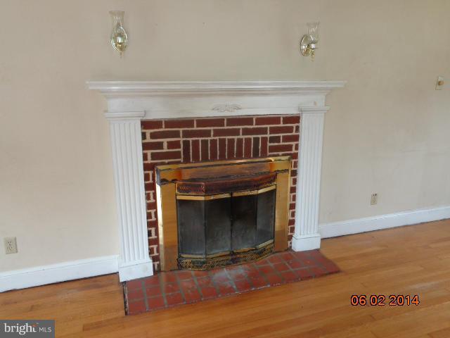 11223 Marbern Road Hagerstown, MD 21740 - Photo 7 of 13 Living Room