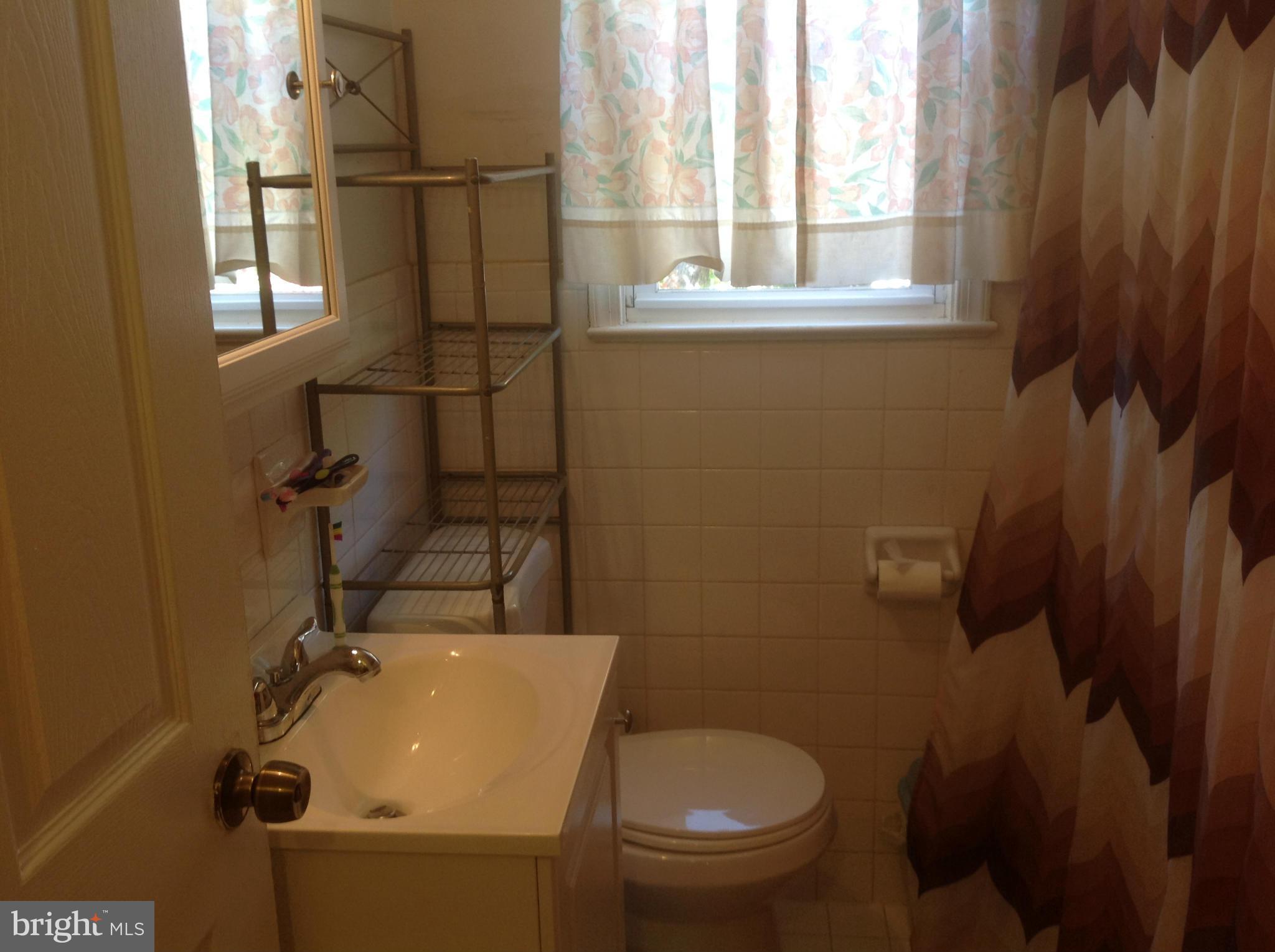 11906 Bluhill Road Silver Spring, MD 20902 - Photo 11 of 30 Bath