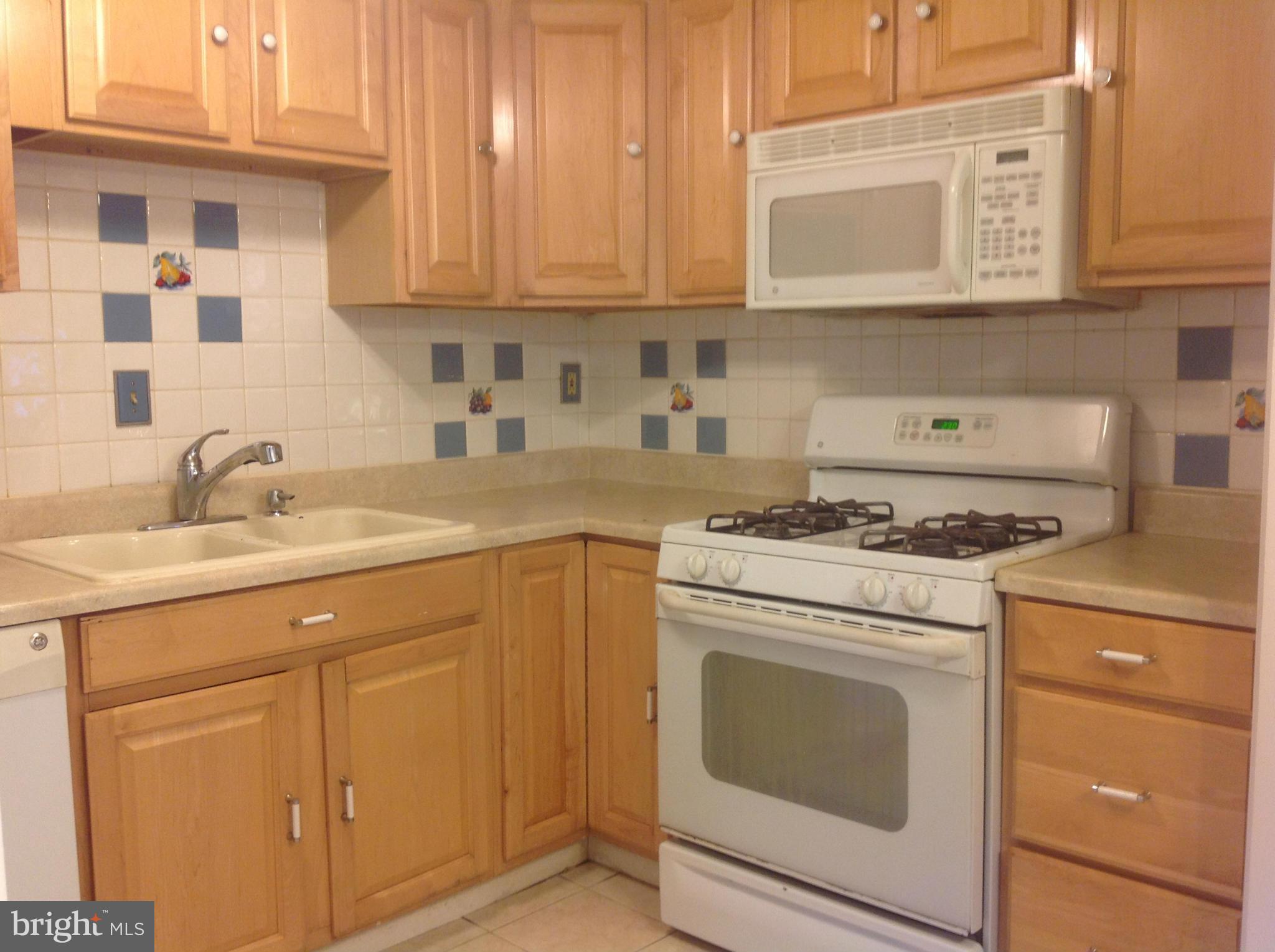 11906 Bluhill Road Silver Spring, MD 20902 - Photo 16 of 30 Kitchen