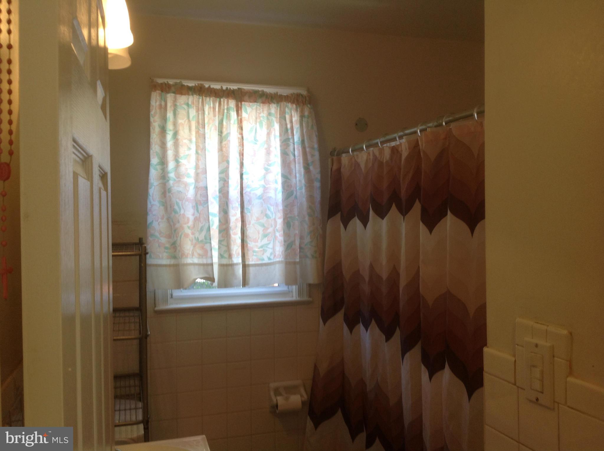11906 Bluhill Road Silver Spring, MD 20902 - Photo 10 of 30 Bath