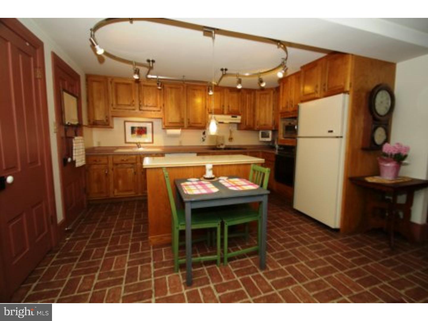 72 Forgedale Road Fleetwood, PA 19522 - Photo 10 of 21 Kitchen