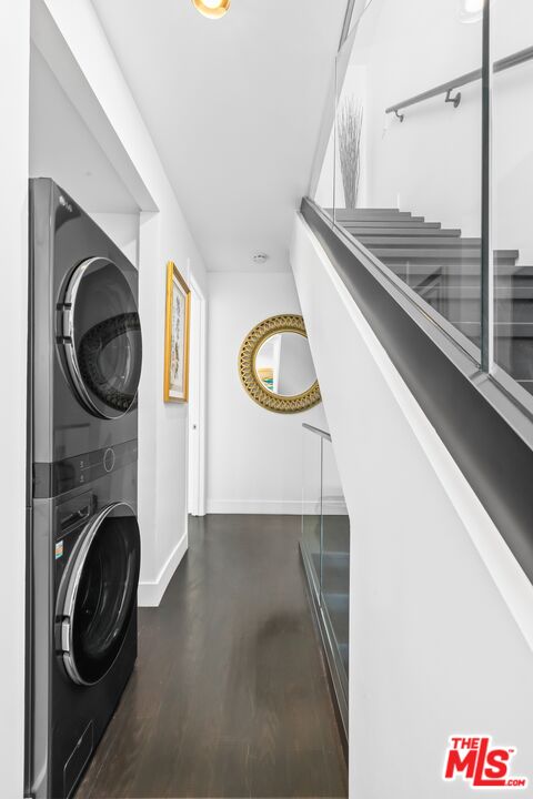 32 Galleon Street Marina del Rey, CA 90292 - Photo 14 of 24 a view of a hallway with washer and dryer