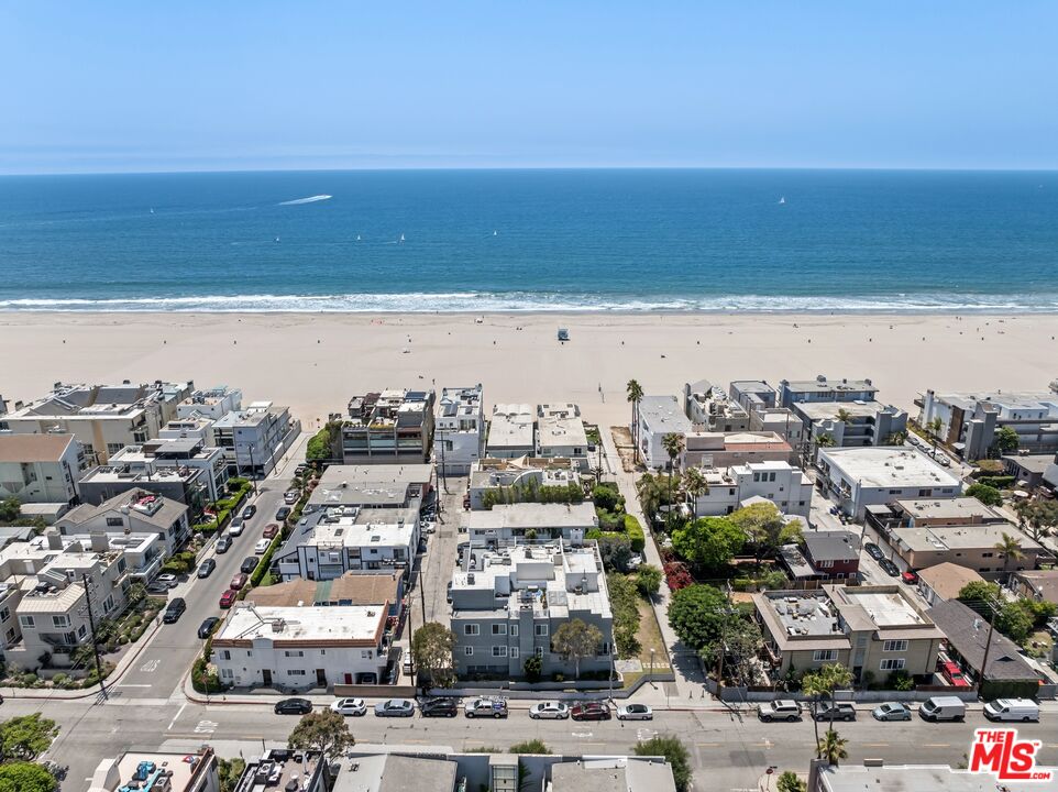 32 Galleon Street Marina del Rey, CA 90292 - Photo 19 of 24 a view of a city