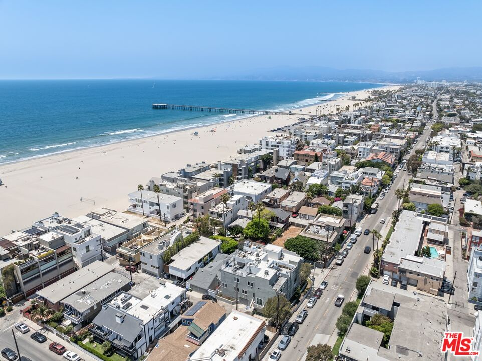 32 Galleon Street Marina del Rey, CA 90292 - Photo 21 of 24 an aerial view of multiple house