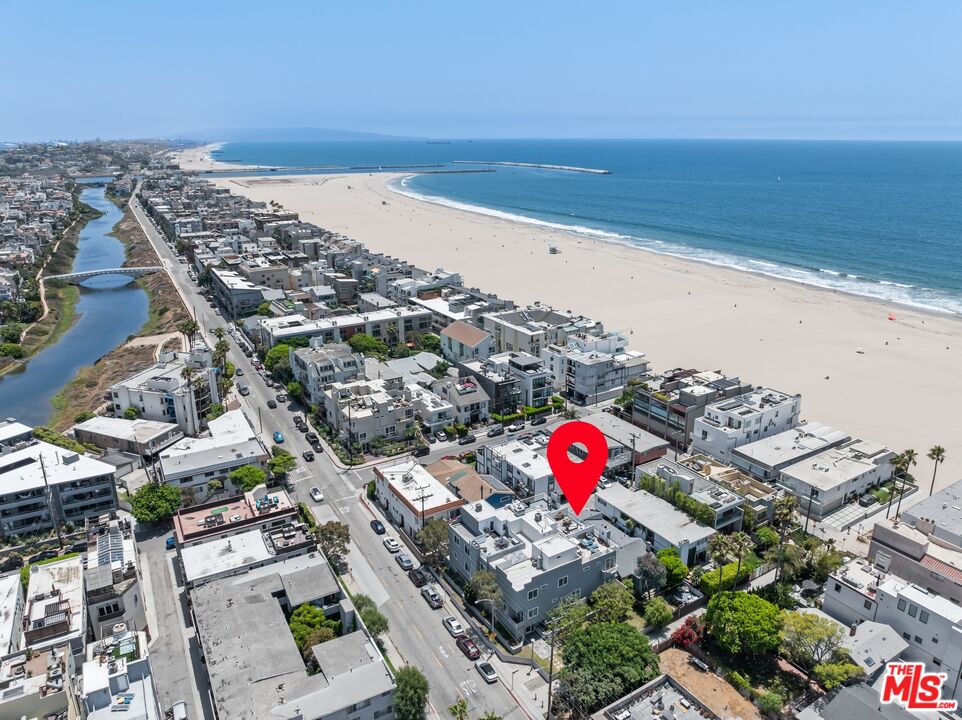 32 Galleon Street Marina del Rey, CA 90292 - Photo 22 of 24 an aerial view of a city