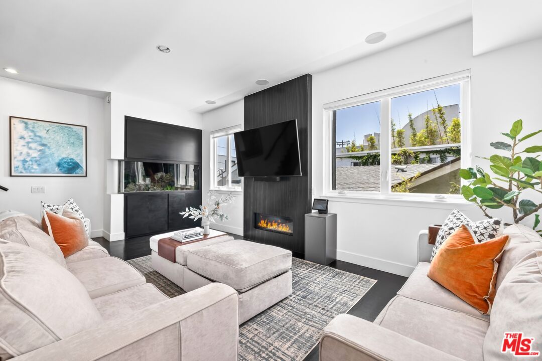 32 Galleon Street Marina del Rey, CA 90292 - Photo 6 of 24 a living room with furniture and a flat screen tv