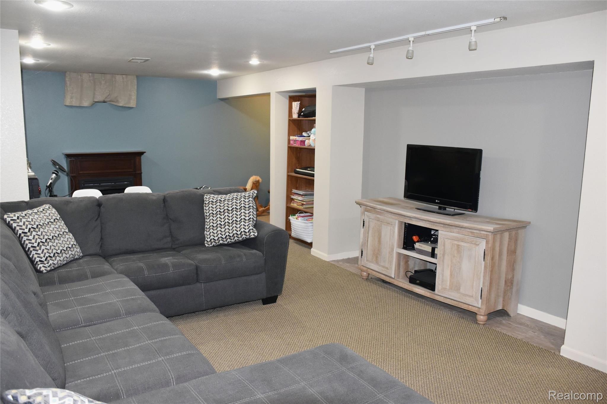 8378 Potter Road Flushing, MI 48433 - Photo 19 of 31 T.jpg