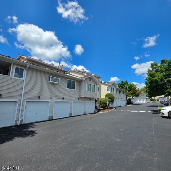 70 Academy Court Bedminster, NJ 07921 - Photo 6 of 10