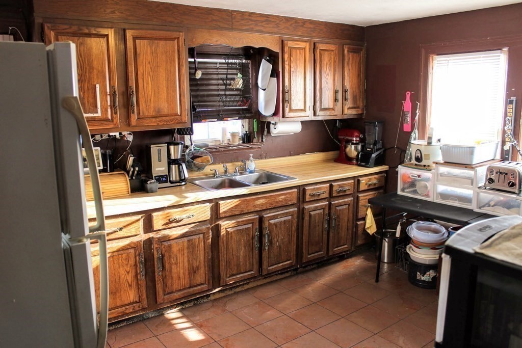 52 Upland Street Worcester, MA 01607 - Photo 5 of 19 Gallery Image 5
